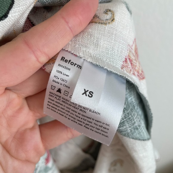 Reformation Carmelo Linen Wrap Mini Dress in Vacaciones Novelty Print - Picture 7 of 8